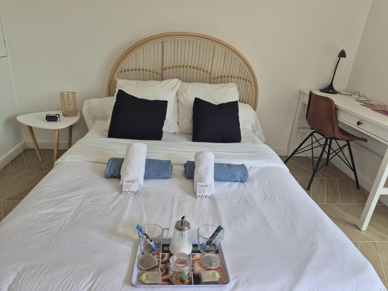 L'echappee Avec Lit Double Et Parking Sous-sol Privatif Apartment Chartres
